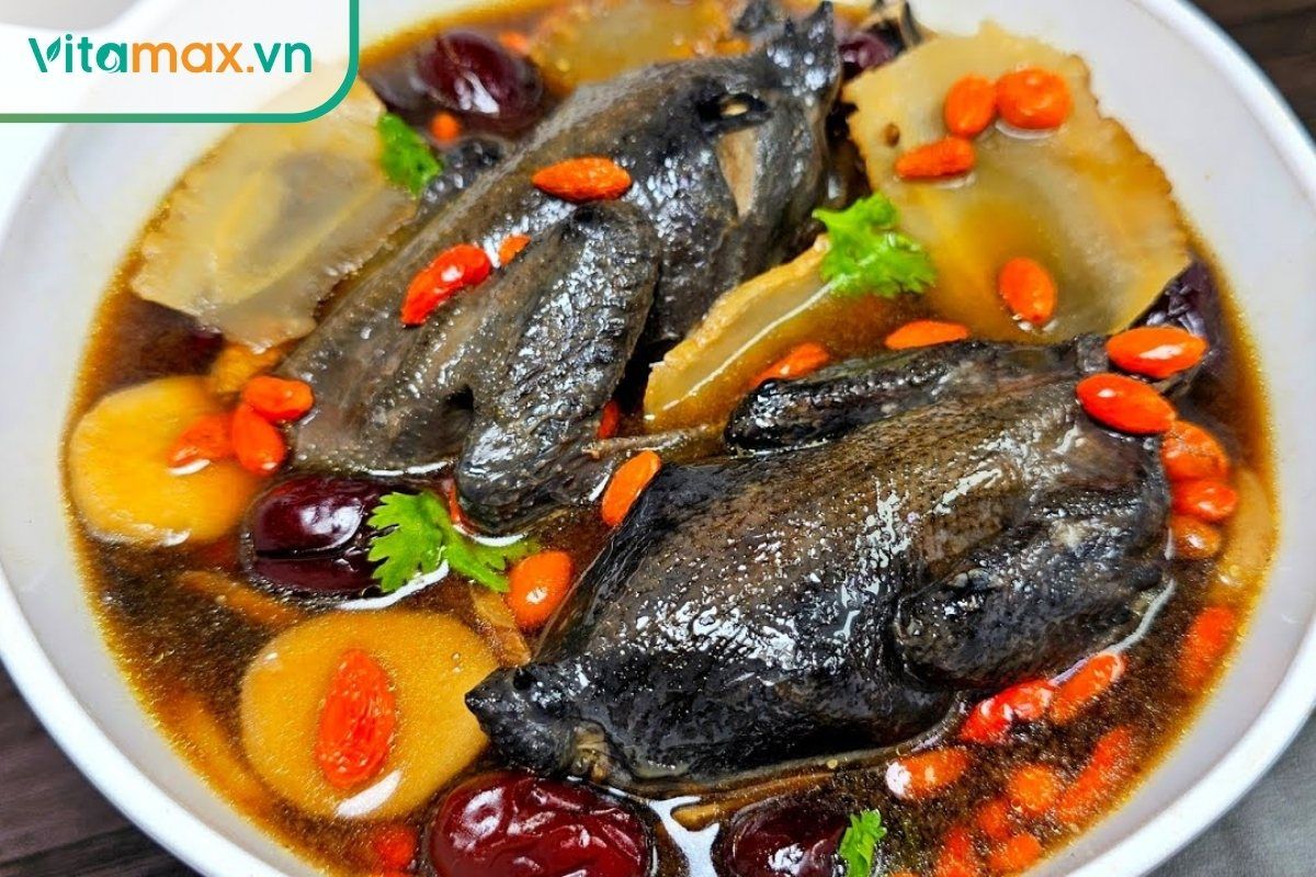 Canh gà nấu thuốc bắc món ăn bồi bổ khí huyết