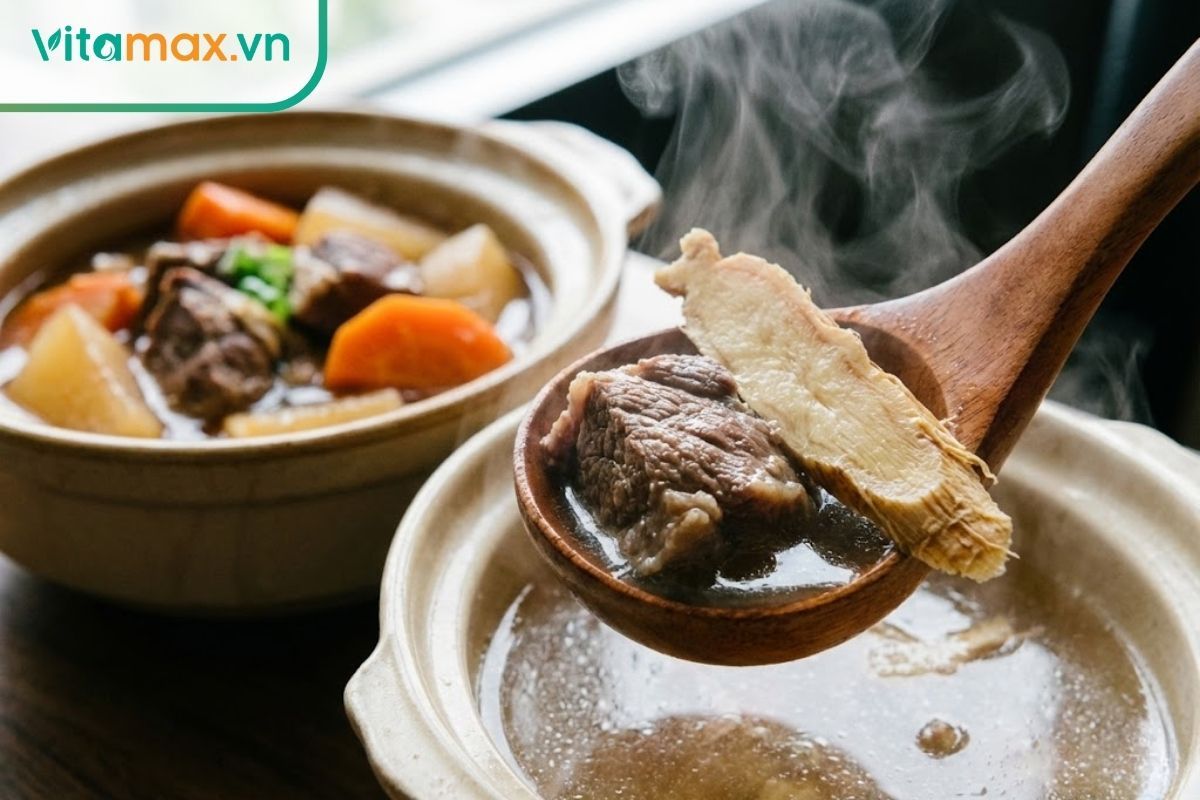 Bát canh thịt bò hầm nhân sâm và rau củ hấp dẫn.