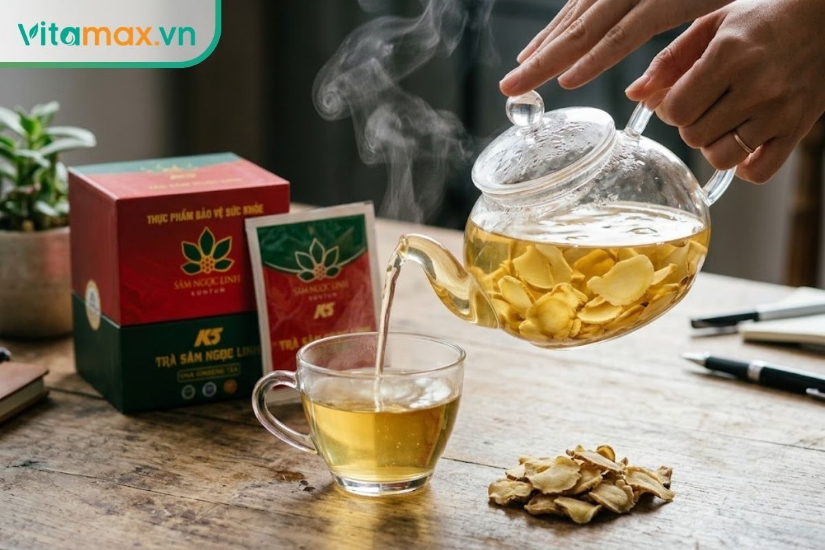 Hướng dẫn cách hãm trà sâm Ngọc Linh bằng những lát sâm tươi giúp bồi bổ sức khỏe cho người làm việc trí óc.
