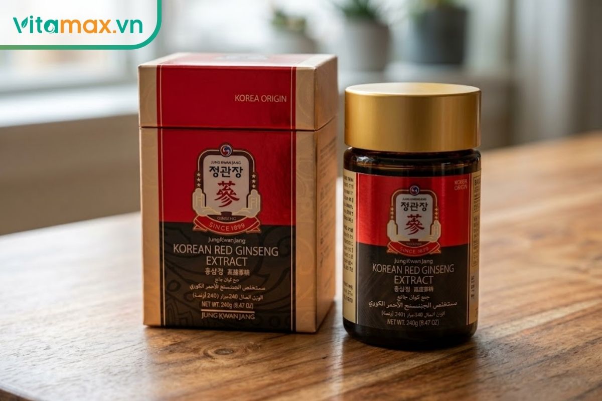Hũ cao hồng sâm KGC Jung Kwan Jang Extract 240g đặt cạnh hộp sản phẩm thật, thể hiện bao bì và thông tin nhận diện sản phẩm.