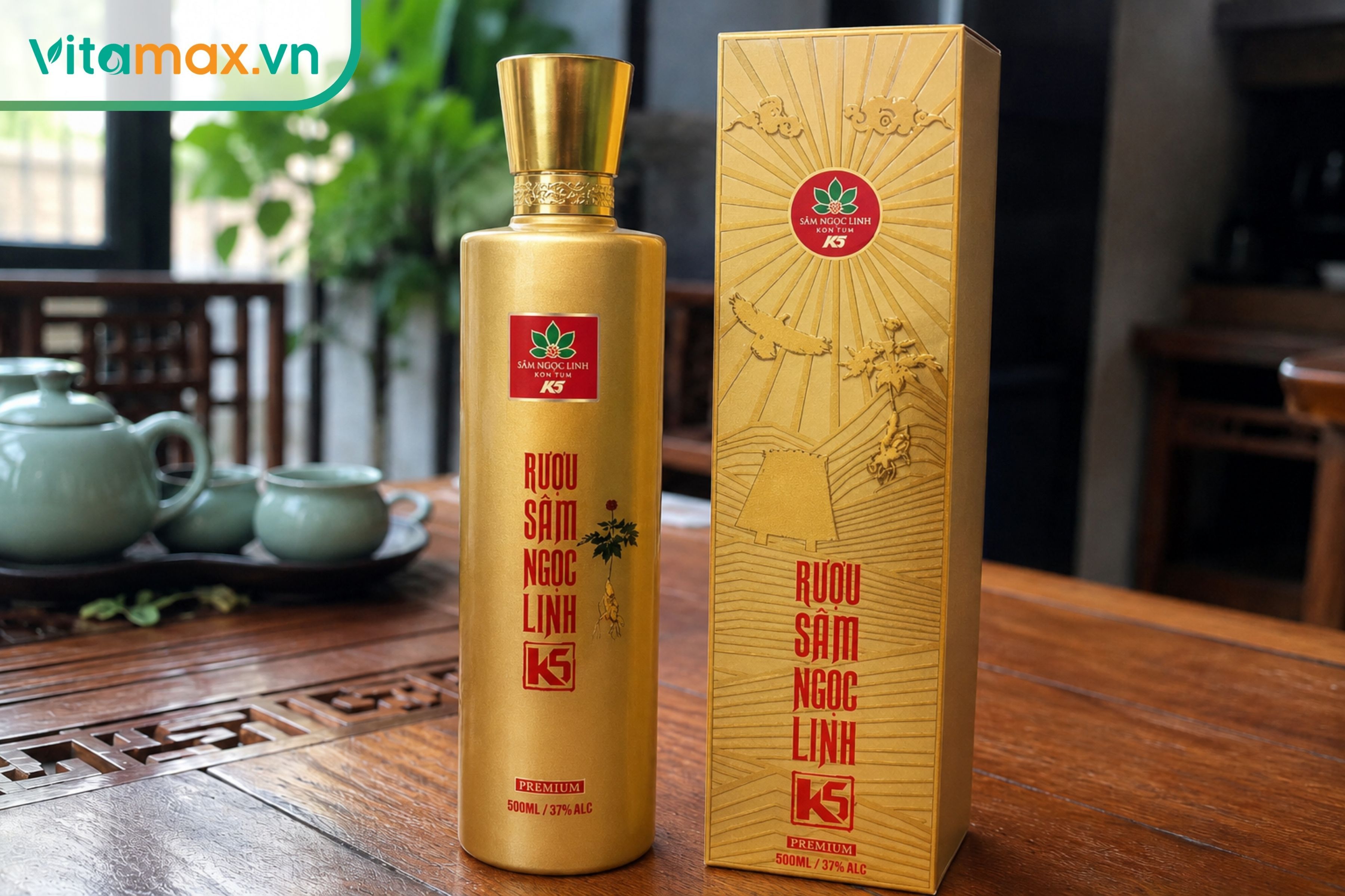 Chai rượu sâm Ngọc Linh 500ml đóng hộp sẵn, có tem nhãn rõ ràng thường nằm trong phân khúc giá bình dân từ 1 đến 2,5 triệu đồng.