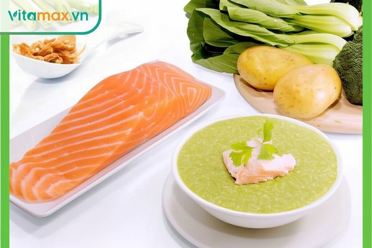 Cháo bồi bổ sức khỏe từ cá hồi và rau củ