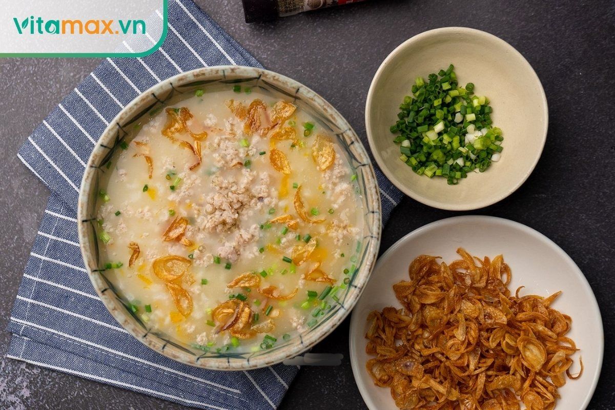 Cháo bồi bổ sức khỏe từ thịt hầm và bí đỏ dễ ăn, giúp bồi bổ sức khỏe