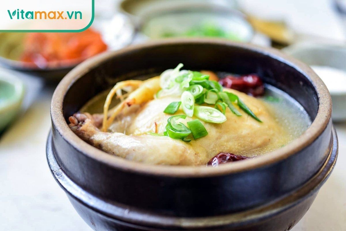 Cháo gà hồng sâm hàn quốc món cháo lý tưởng để bồi bổ sức khỏe.