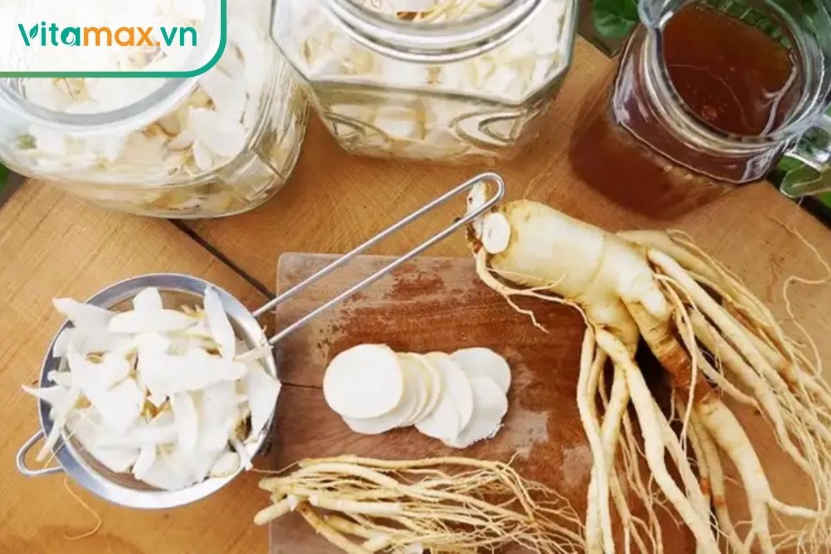 nhân sâm tươi và mật ong nguyên chất được chọn kỹ để ngâm sâm tẩm mật ong
