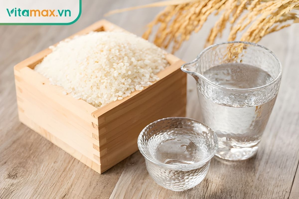 kiểm tra độ tinh khiết của rượu gạo trắng trước khi ngâm sâm