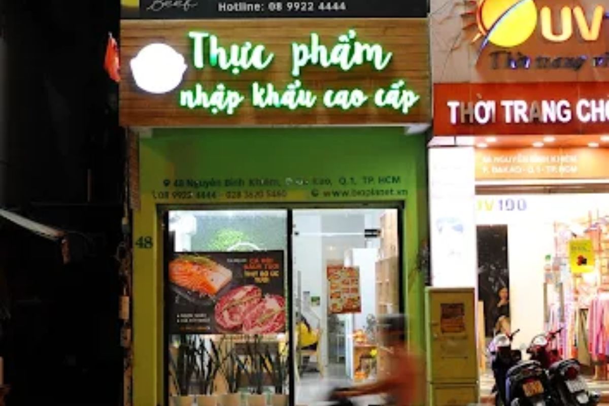 Mặt tiền cửa hàng Bio Planet, giải pháp dinh dưỡng cao cấp phân phối mật ong Manuka chuẩn MGO.