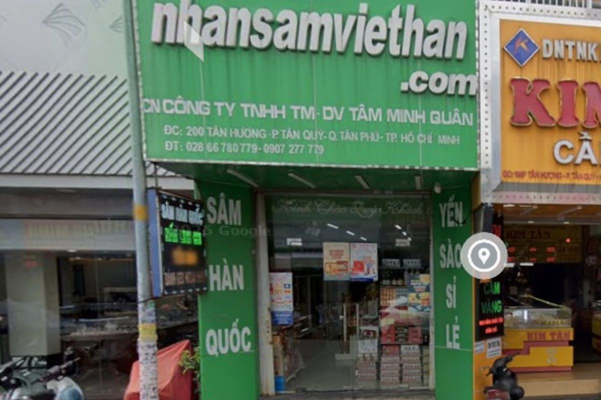 Cửa hàng Nhân Sâm Việt Hàn số 200 Tân Hương, Tân Phú với bảng hiệu màu xanh lá cây.