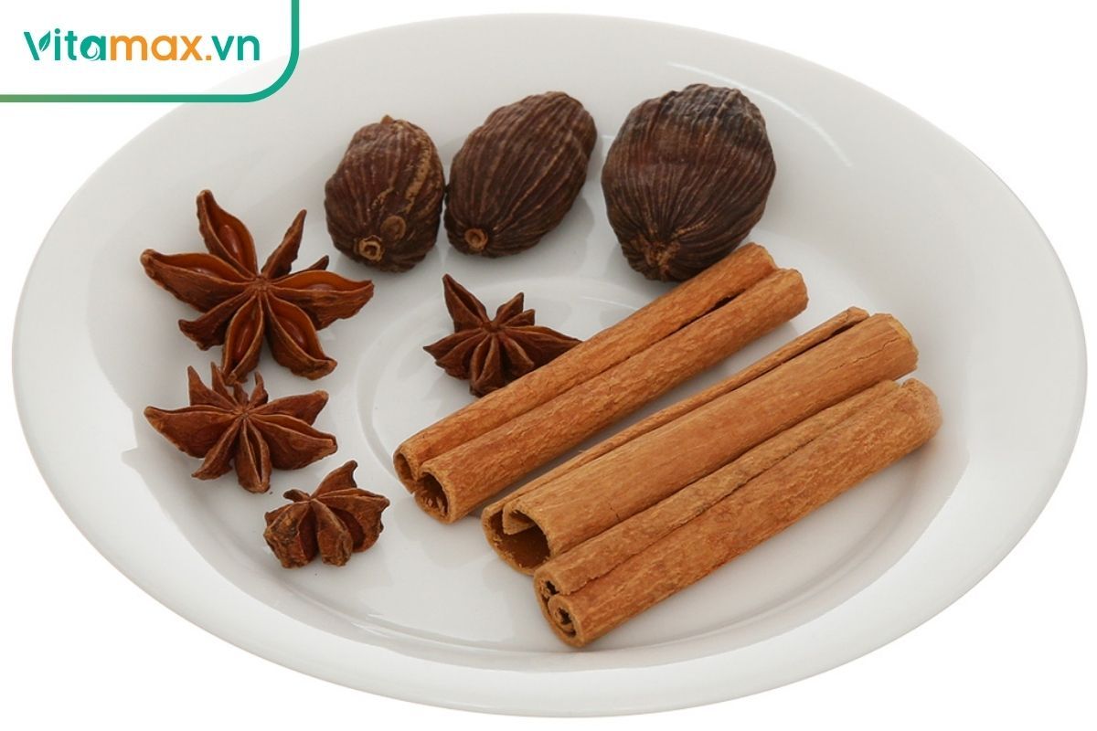 Giàu cinnamaldehyde, quế giúp kích thích collagen, làm đẹp da và chống lại sự lão hóa.
