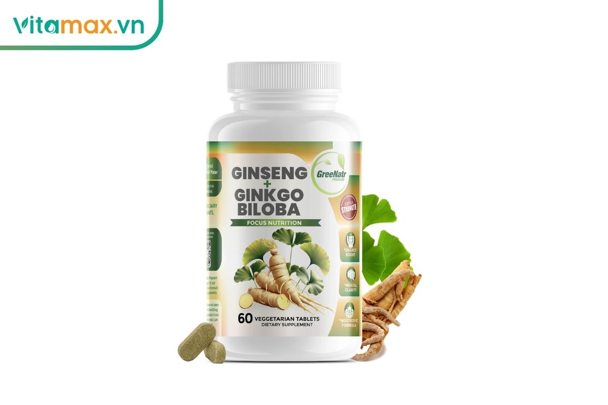 Lọ GreeNatr Ginkgo Biloba và Panax Ginseng nhãn trắng xanh, bên cạnh có viên nén cùng rễ sâm và lá bạch quả trên nền sáng.