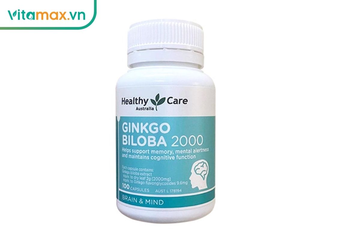 Lọ Healthy Care Ginkgo Biloba 2000 màu trắng với nhãn xanh ngọc, trên bao bì ghi thông tin chiết xuất lá bạch quả và 100 viên nang.