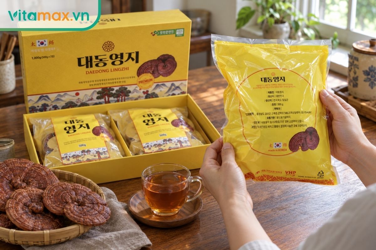Cận cảnh nhãn thật trên bao bì nấm linh chi Hàn Quốc, thể hiện thông tin nhà sản xuất, đơn vị nhập khẩu, số lô và hạn sử dụng.