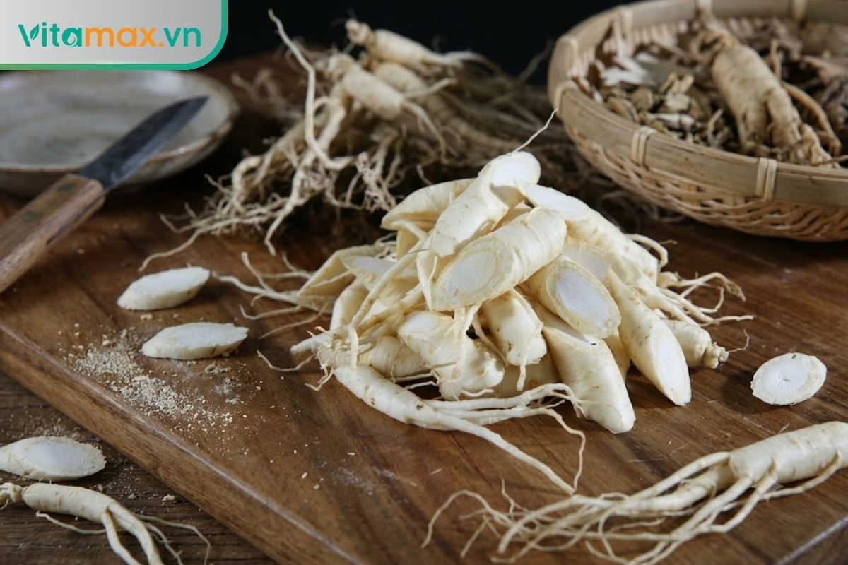Mặt cắt củ nhân sâm cho thấy màu ruột và kết cấu bên trong