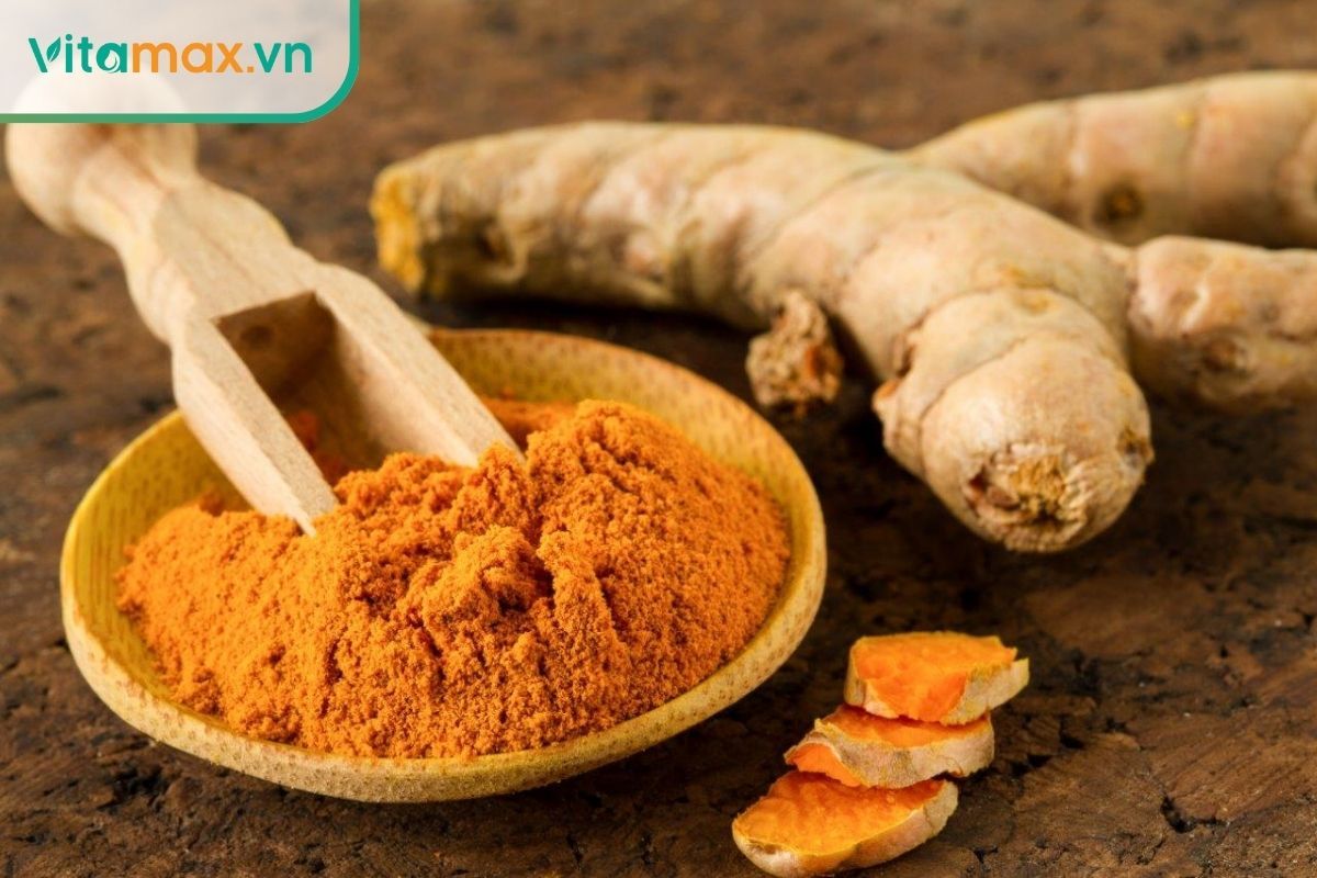 Nghệ giàu curcuminoid giúp chống oxy hóa, kháng viêm và bảo vệ collagen da.