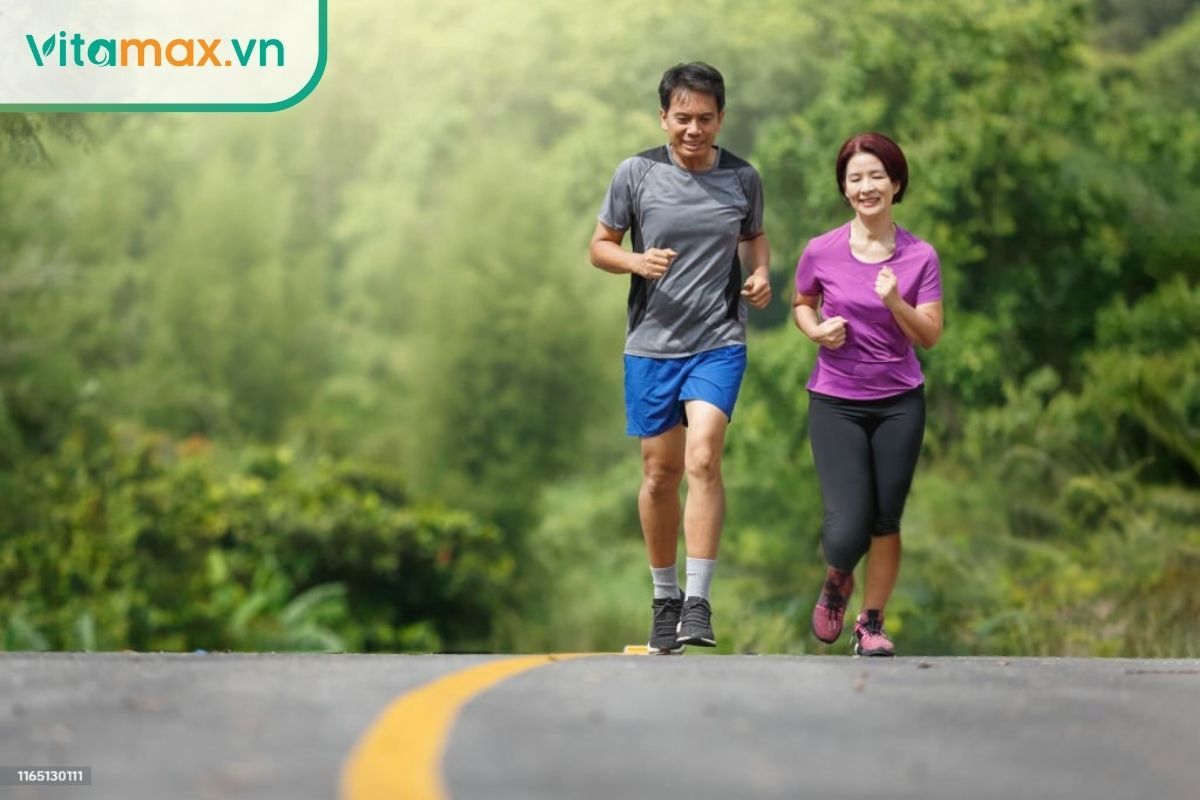 Người trung niên và cao tuổi dùng cao hồng sâm hỗ trợ trí nhớ và tim mạch