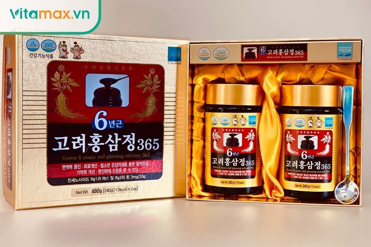 bộ hộp quà biếu cao hồng sâm chính phủ KGC màu đỏ sang trọng đặt trên bàn