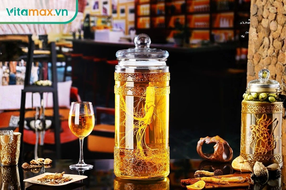 bình rượu sâm đạt chuẩn có màu vàng hổ phách trong suốt không cặn