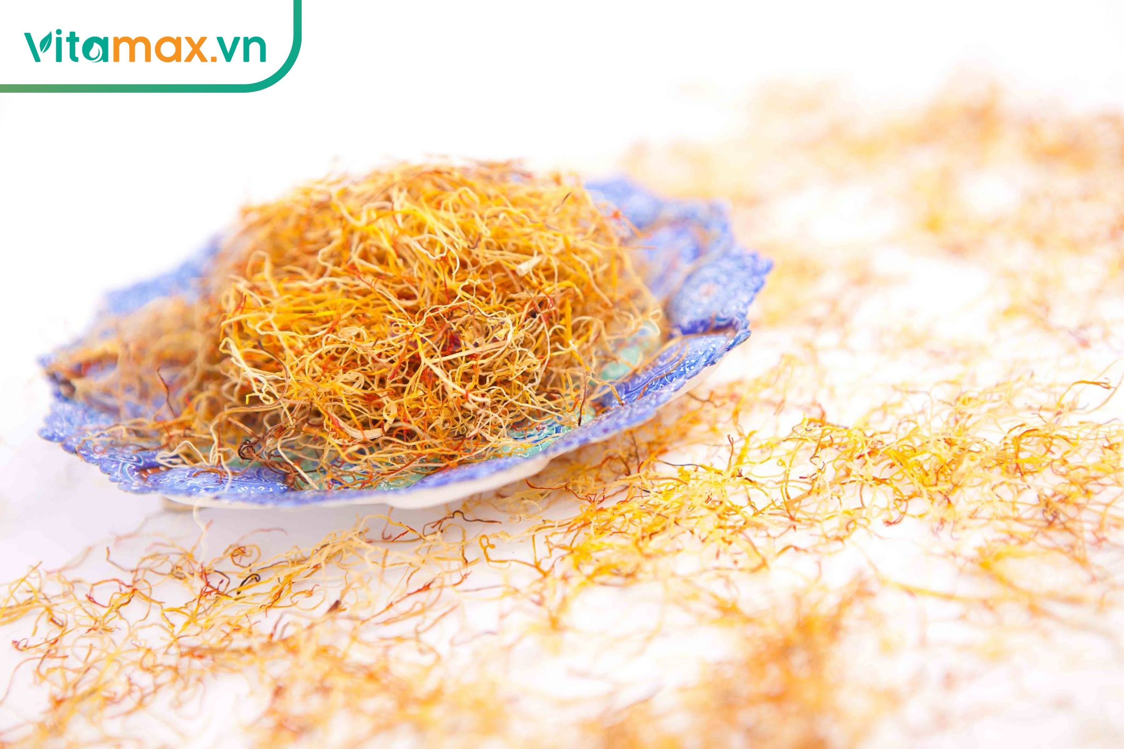 Saffron Konj Root màu trắng vàng là phần chân nhụy còn lại sau khi tách phần đỏ của nhụy hoa nghệ tây.