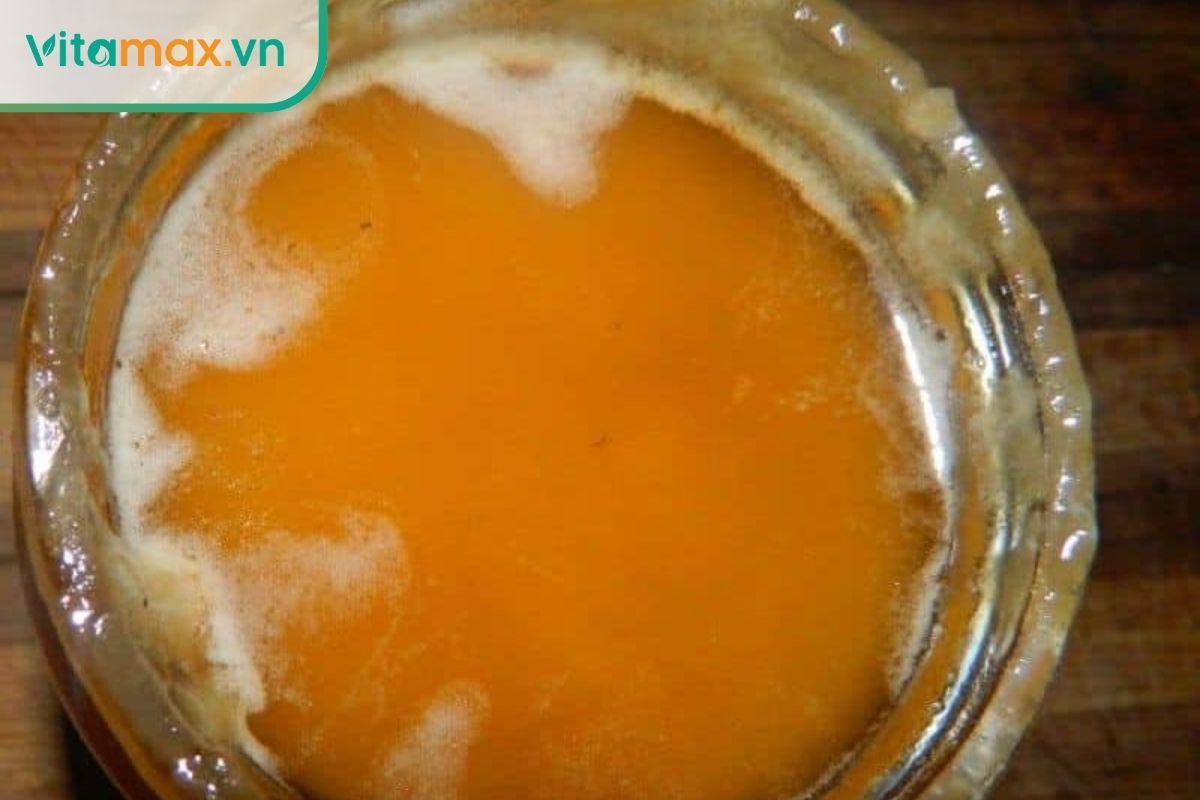 sâm ngâm mật ong bị lên men và nổi bọt khí do bảo quản sai cách