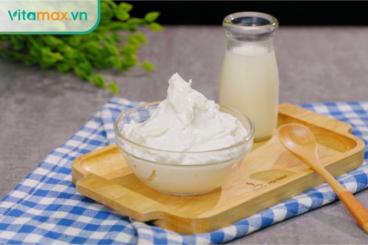 Sữa và sữa chua Hy Lạp, nguồn cung cấp protein và canxi dồi dào, tốt cho người suy nhược cơ thể.