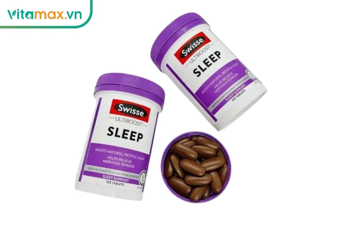 Hai lọ Swisse Ultiboost Sleep nắp tím cùng các viên nén màu nâu, minh họa sản phẩm hỗ trợ giấc ngủ