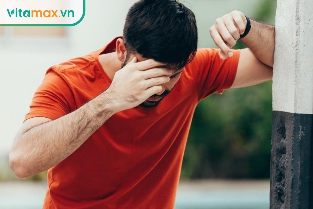 biểu hiện chóng mặt và tăng huyết áp khi dùng rượu sâm quá liều