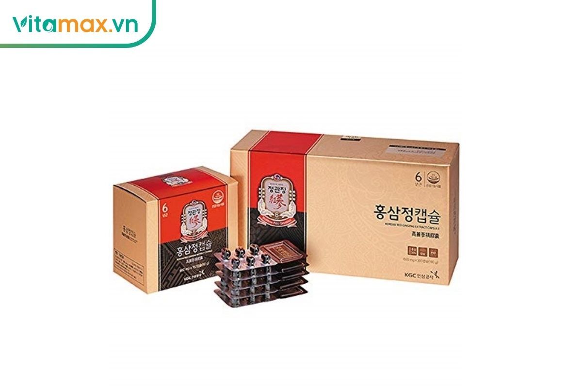 Bộ viên hồng sâm KGC Cheong Kwan Jang với hộp lớn, hộp nhỏ và các vỉ viên nang mềm trên nền trắng