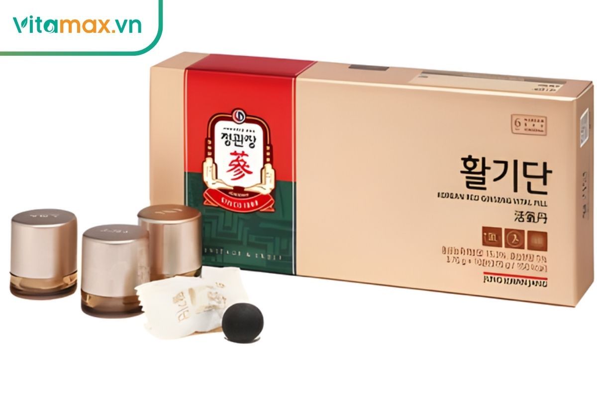 Các viên nang tinh chất hồng sâm được đổ ra nắp lọ, thể hiện sự tiện lợi và chuẩn liều lượng.