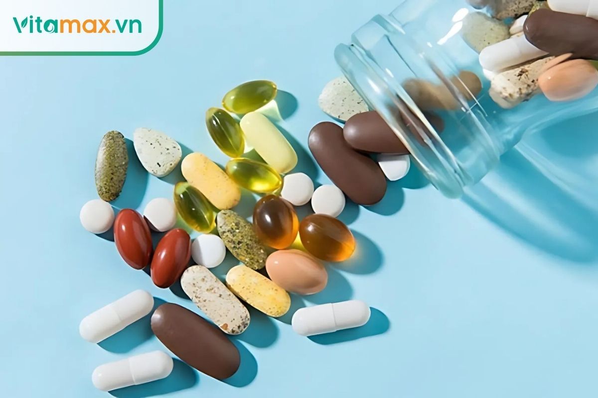 Các viên uống vitamin và khoáng chất thiết yếu như Vitamin C, D và Kẽm giúp tăng cường hệ miễn dịch.